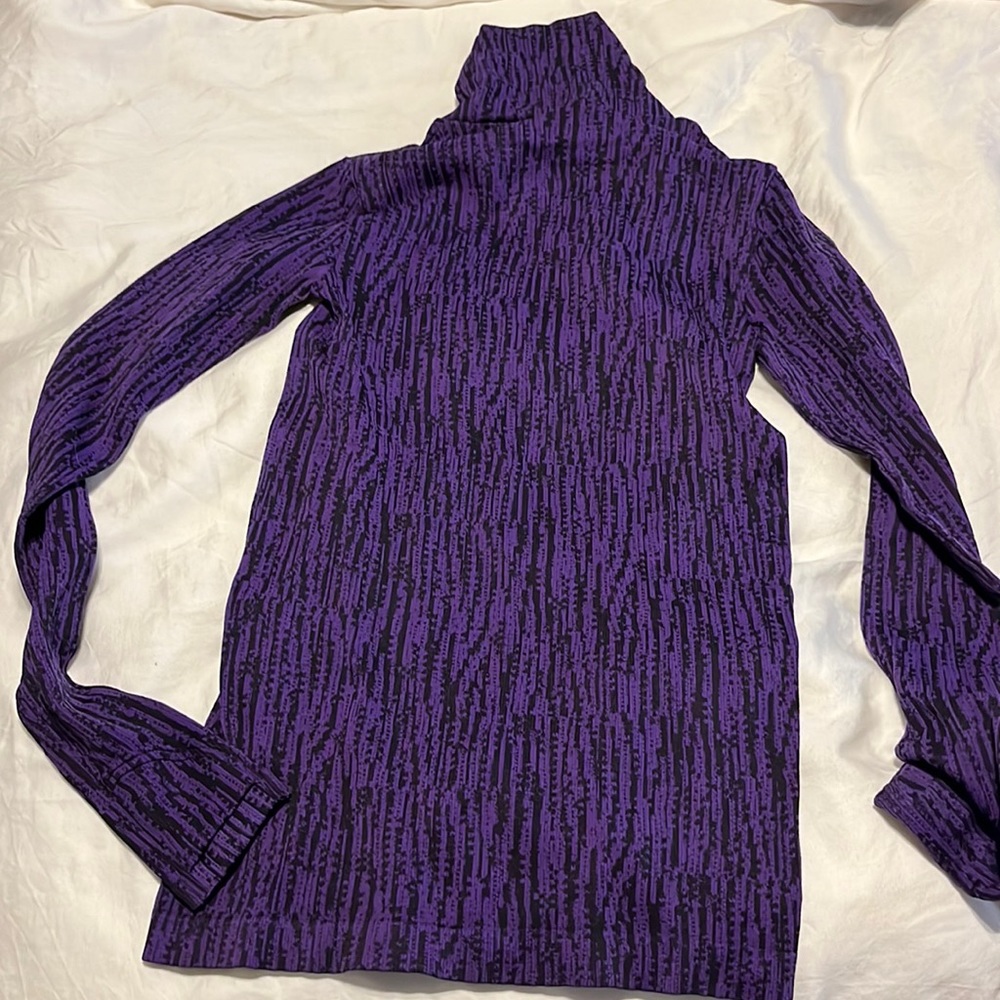 Athleta XXS turtleneck, never worn!